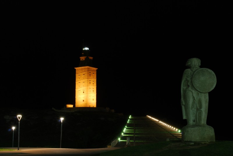 2009-10-19. Octubre, A Coruña, Torre de Hércules, Negro, Naranja, Dorado