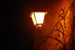 2010-01-21, A Coruña, Museo Bellas Artes, Farola, Lámpara, Naranja, Negro, Piedra, Noche
