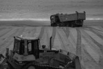 2010-05-14, Mayo, A Coruña, Paseo Marítimo, Blanco, Negro, Camión, Excavadora, Mar