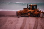 2010-05-14, Mayo, A Coruña, Paseo Marítimo, Excavadora, Mar, Arena, Amarillo, Azul, Verde, Blanco