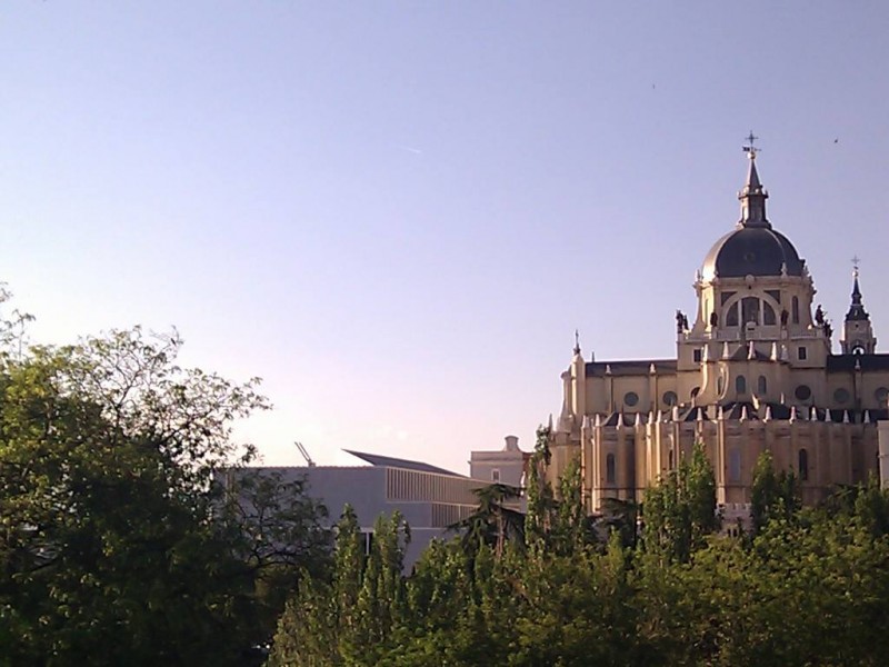 2014-05-17, Mayo, Madrid, Catedral de la Almudena, Verde, Azul, Blanco, Dorado, Arquitectura